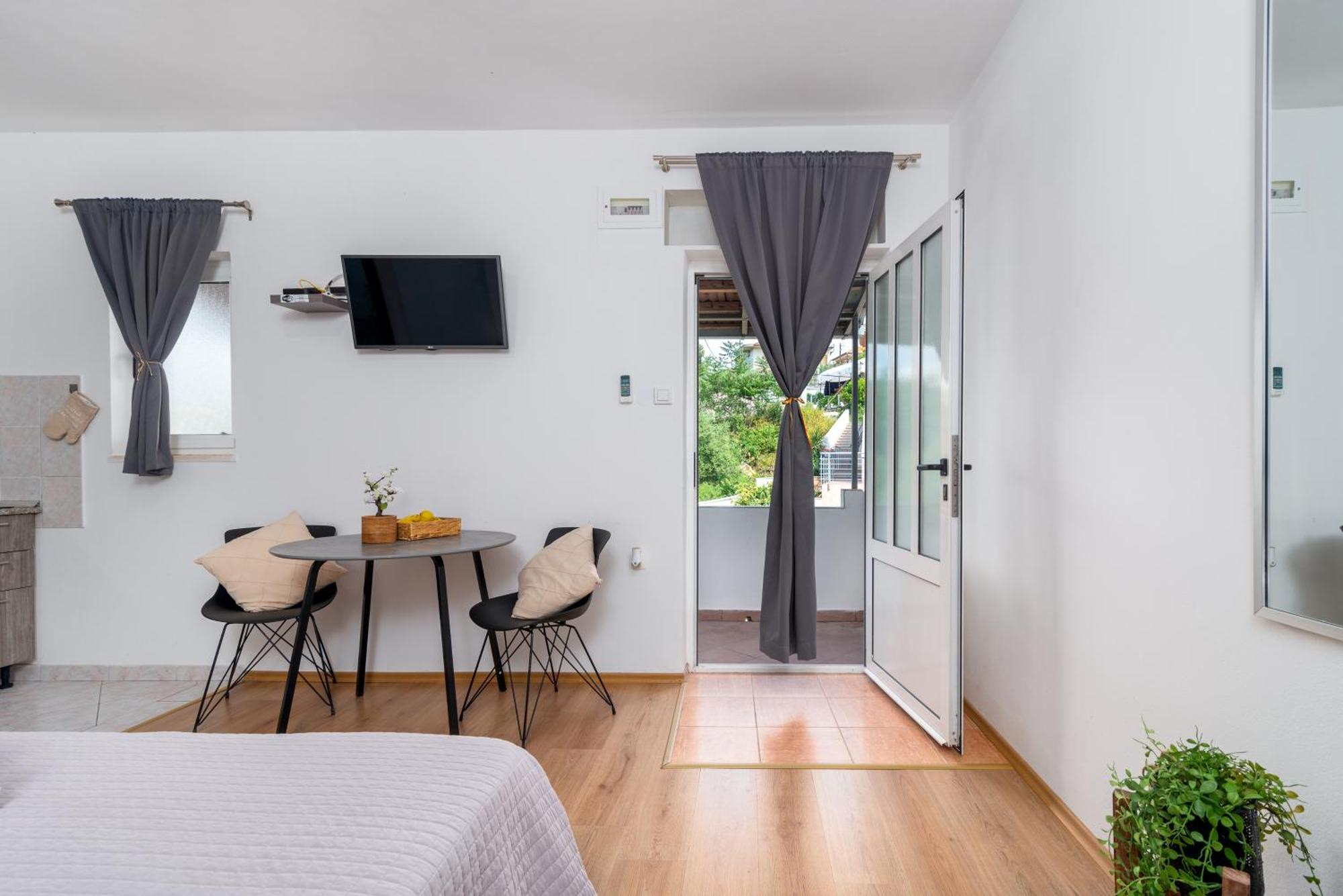 Studio Apartment Coce Trogir Exterior photo