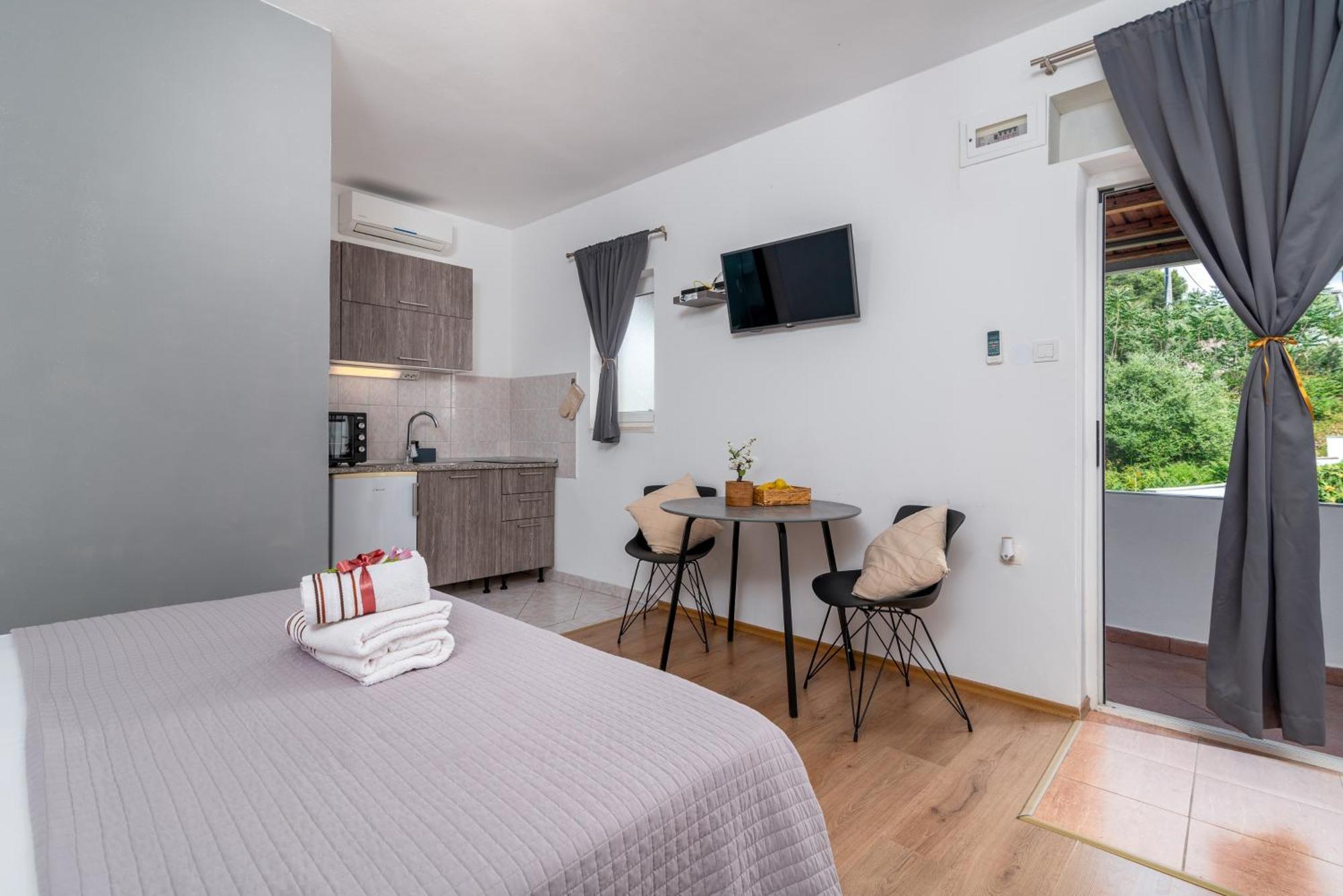 Studio Apartment Coce Trogir Exterior photo