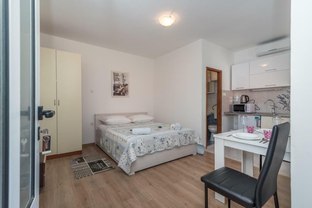 Studio Apartment Coce Trogir Exterior photo